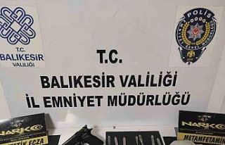 Uyuşturucu taciri 5 şahsa gözaltı