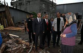 Vali Yılmaz, şiddetli yağıştan zarar gören mahalle...