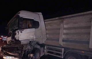 Yalova’da tır kamyona arkadan çarptı: 1 yaralı