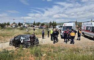 Yunanistanlıların bulunduğu otomobil takla attı:...