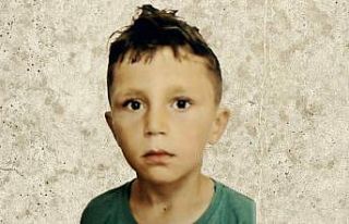 10 yaşındaki çocuk annesinin çalıştığı atölyeye...