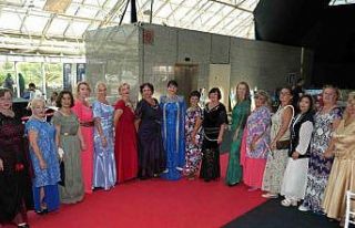 32 farklı ülkenin kıyafetleri Antalya’da