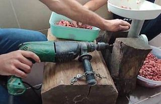 Açık kasap bulamadı, matkaptan kıyma makinesini...
