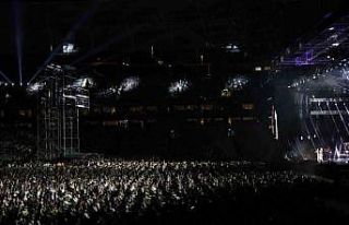 Ajda Pekkan’ın stadyum konseri: 40 bin kişi şarkılarına...