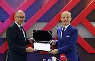 Anadolu Üniversitesi Engelsiz Üniversite Ödülleri’nden...