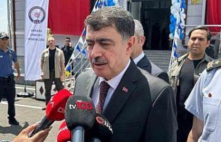 Ankara Valisi Şahin durakta beklediği esnada üzerine...