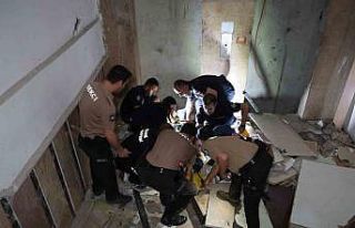 Asansör boşluğuna düşerek yaralanan şahıs hayatını...