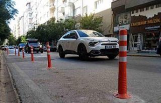 Atatürk Caddesi’ne konulan dubalar tartışma konusu...