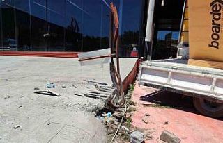 Bakırköy’de sürücüsünün kontrolünden çıkan...