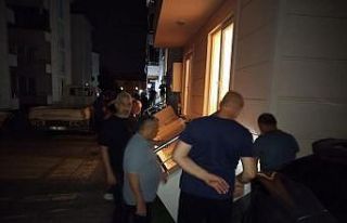 Balkon büyük gürültü ile çöktü