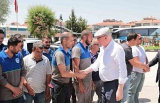 Başkan Kurt belediye çalışanları ile bayramlaştı