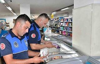 Büyükşehir Zabıtasından zincir marketlere sıkı...