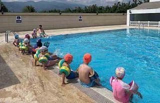 Çocuklar hem öğreniyor hem eğleniyor