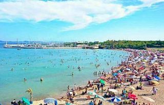 Didim sahillerinde ‘iğne atsan yere düşmez görüntüler’...