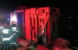 Diyarbakır’da devrilen tırın sürücüsü yaralandı