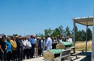 Eşi tarafından öldürülen anne ve kızı toprağa...