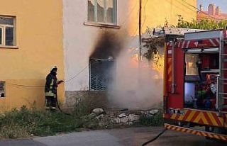 Ev sahibine kızan öfkeli kiracı evi ateşe verdi