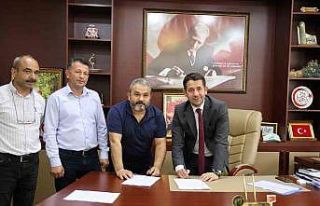 Feke Belediyesinde çalışan sendikalı işçilerin...