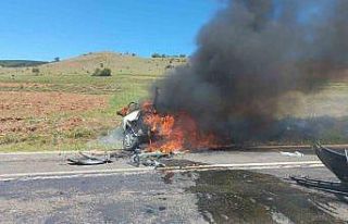 Hafif ticari ile çarpışan Tofaş alev topuna dönüştü:...