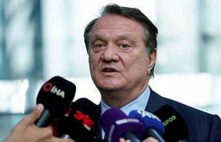 Hasan Arat’a Üstün Liyakat Madalyası