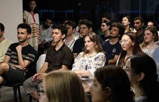 İngilizce öğrenmek isteyen gençlerin uğrak noktası