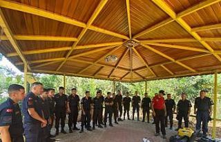 Jandarma personeline depremde arama kurtarma eğitimi...