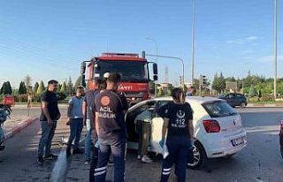 Karaman’da otomobil ile çarpışan kamyonet devrildi:...