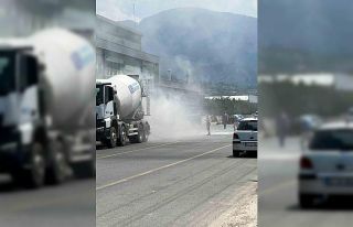 Minibüs alev topuna döndü, ilk müdahale beton...