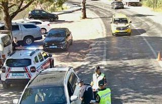 Muğla İl Jandarma Trafik ekiplerinden anlamlı bayram...