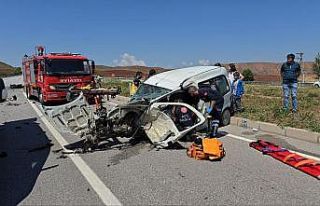 Otomobil ile ticari araç çarpıştı: 7 yaralı