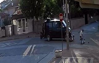 Otomobille çarpışan motosikletten atlayarak yara...