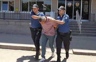 Polise şiddet gösteren alkollü şahıs adliyeye...