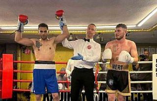 Profesyonel boksör polis memuru ringde