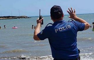 Samsun’da polis boğulmalara karşı sahillerde...