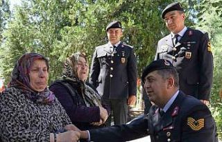 Şehit annesinin gözyaşlarına yürek dayanmadı:...