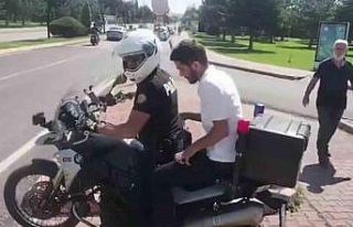 Sınava yetişemeyen öğrencilerin imdadına polis...