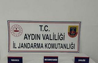 Üzerinde uyuşturucu ve silahla yakalandılar