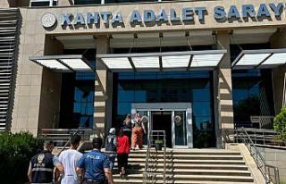 Yapay zeka düzeneğiyle sınava girmeye çalışırken...