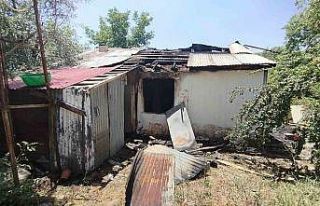 Yaşlı kadını yangından komşusu kurtardı