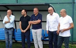 Abdullah Avcı geleceğin futbol yıldızları ile...