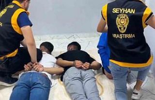 Adana’da gardırobun zulasından hafif makineli...