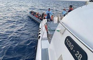 Ayvacık açıklarında 49 kaçak göçmen yakalandı