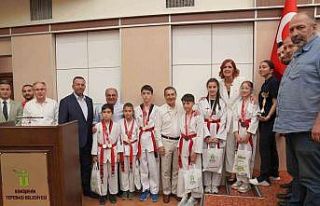 Başarılı sporcular Belediye Meclisinin konuğu...