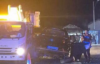 Bozüyük’te otomobil kamyona çarptı; 3 kişi...