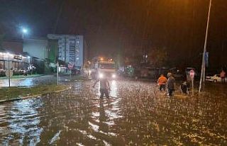 Çarşamba’yı sel aldı, ekipler arı gibi çalıştı