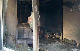 Çıkan yangında ev kullanılamaz hale geldi