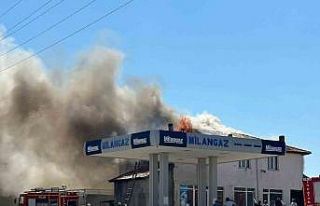 Eflani’de çatı yangını büyümeden söndürüldü