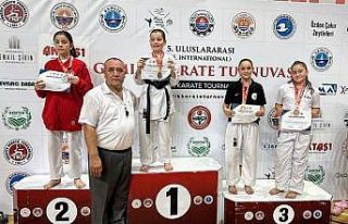Eskişehirli minik sporcu uluslararası karate turnuvasında...