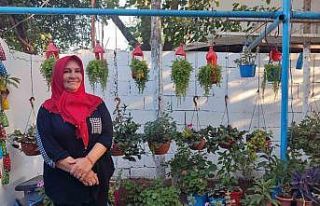 Evinin bahçesini atık malzemelerden sanat galerisine...