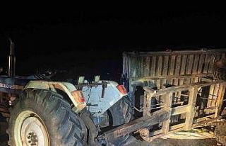 Hafif ticari araç traktöre çarptı: 6 yaralı